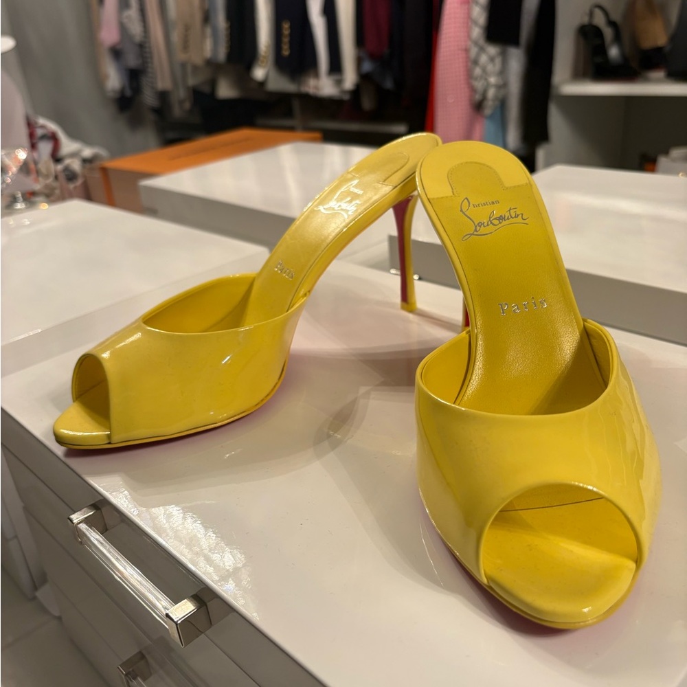 Christian Louboutin Yellow mules 💛